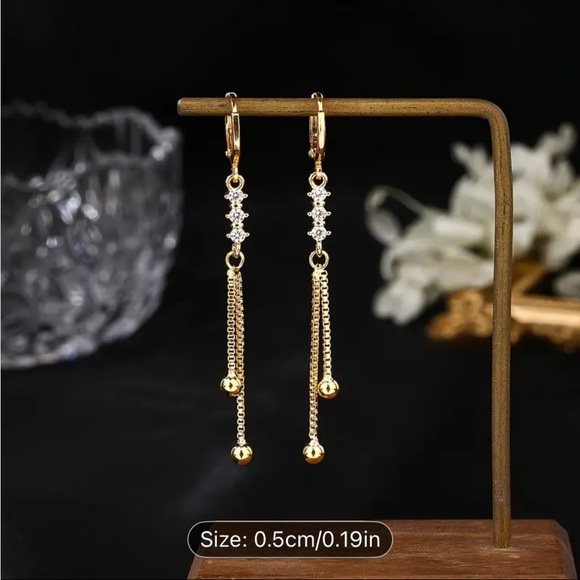 Elegant Gold Chain Drop Earrings - Picture 6 of 6